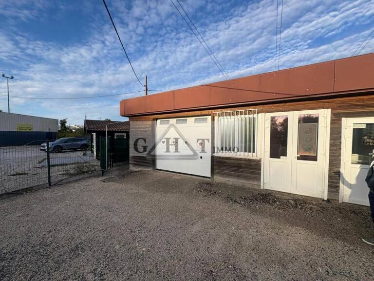 ENTREPOT 140 M² A LOUER A  VERT ST DENIS — photo 1