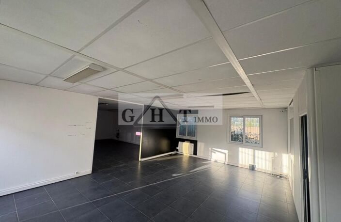 ENTREPOT 140 M² A LOUER A  VERT ST DENIS — photo 2