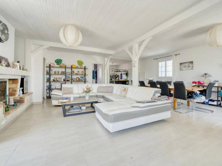 Maison de 6 pièces de 176 m² à Bussac-sur-Charente — photo 1