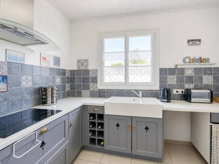 Maison de 6 pièces de 176 m² à Bussac-sur-Charente — photo 1