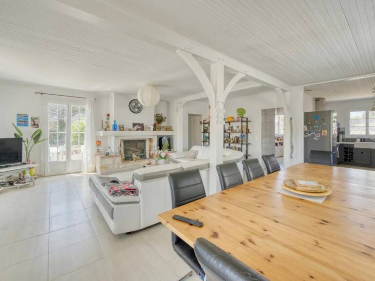 Maison de 6 pièces de 176 m² à Bussac-sur-Charente — photo 1