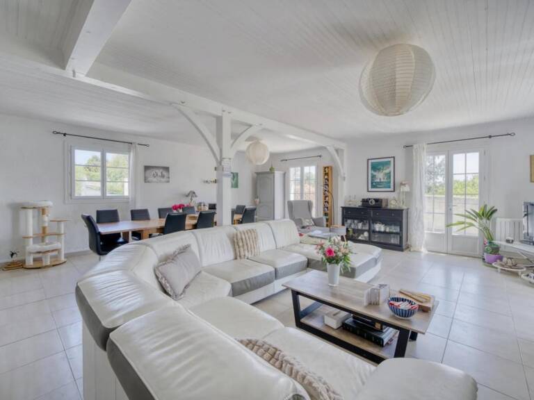 Maison de 6 pièces de 176 m² à Bussac-sur-Charente — photo 1