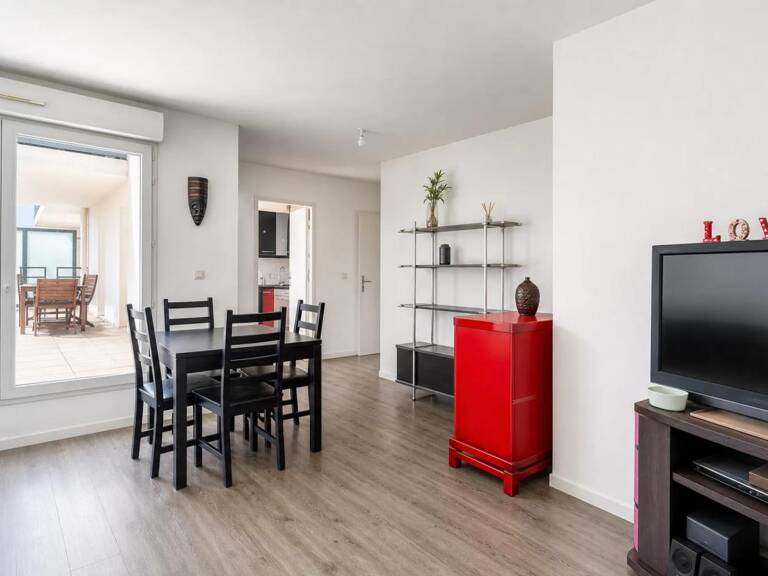 Drancy - Appartement de 3 pièces de 68m2 + 25m2 de terrasse — photo 1