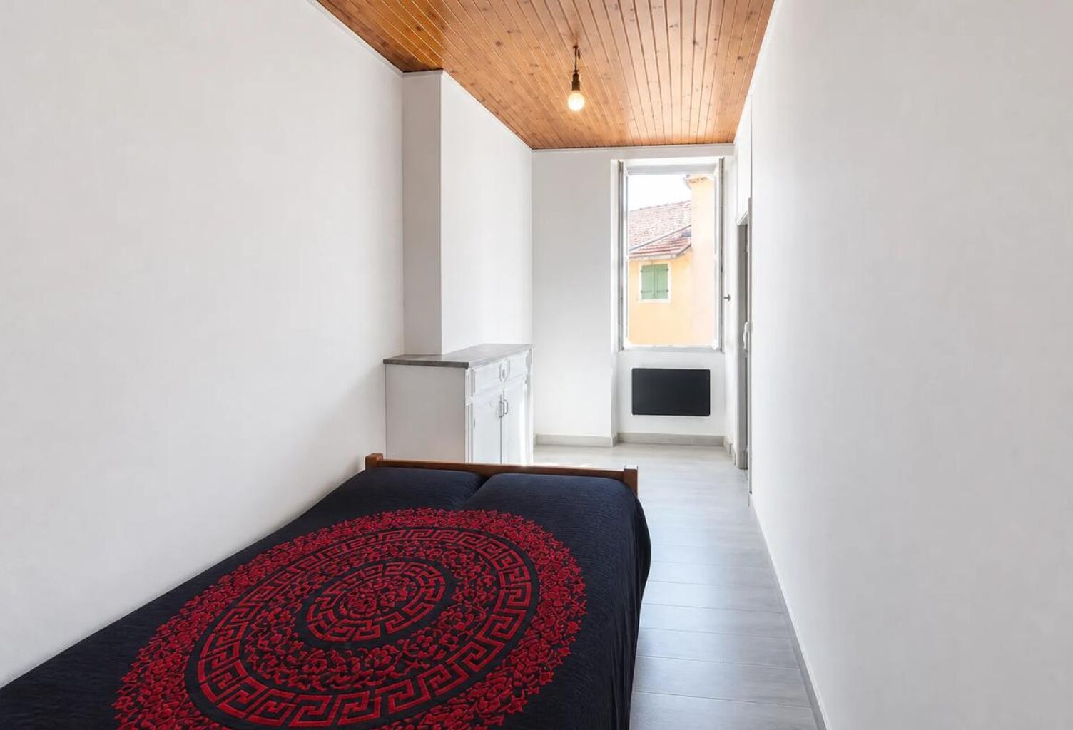 Appartement T2 de 27 m² à Hyères centre — photo 1