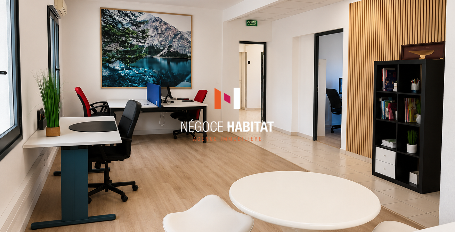LOCAL COMMERCIAL 187M2 - ZAC DE LA PETITE CAMARGUE LUNEL — photo 1