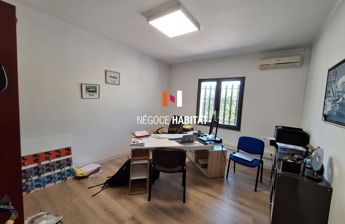 LOCAL COMMERCIAL 187M2 - ZAC DE LA PETITE CAMARGUE LUNEL — photo 2