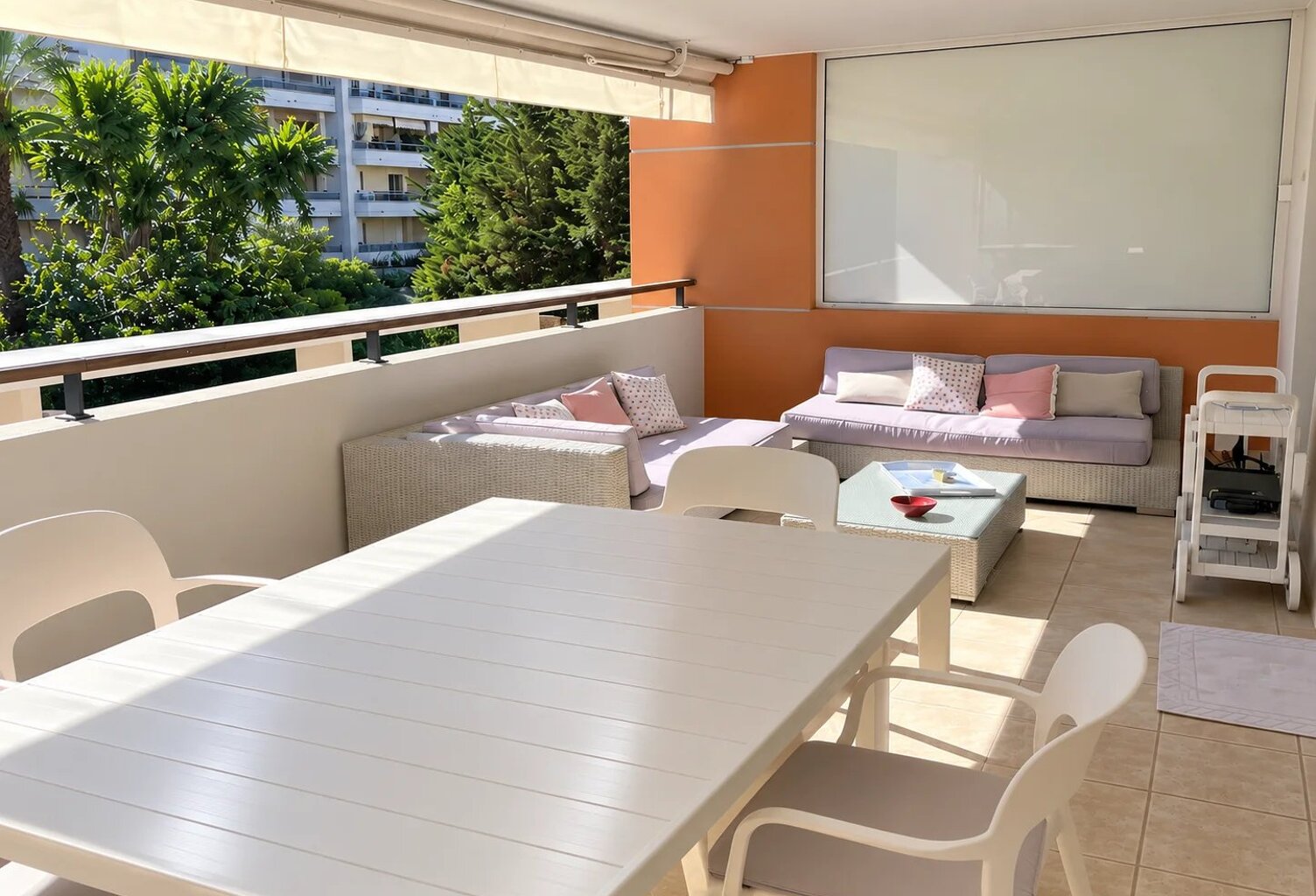 Cannes Montfleury – 3 pièces rénové avec terrasse de 20 m² et piscine — photo 1