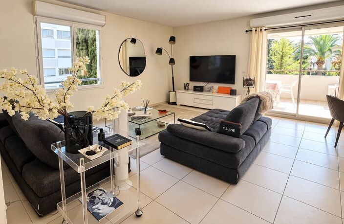 Cannes Montfleury – 3 pièces rénové avec terrasse de 20 m² et piscine — photo 2