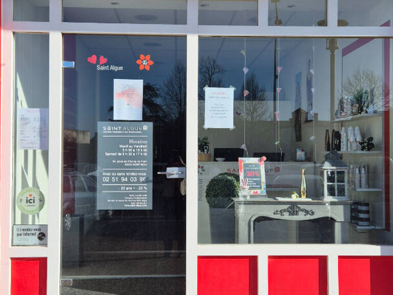 Local commercial Montaigu Vendee 58 m2 — photo 1