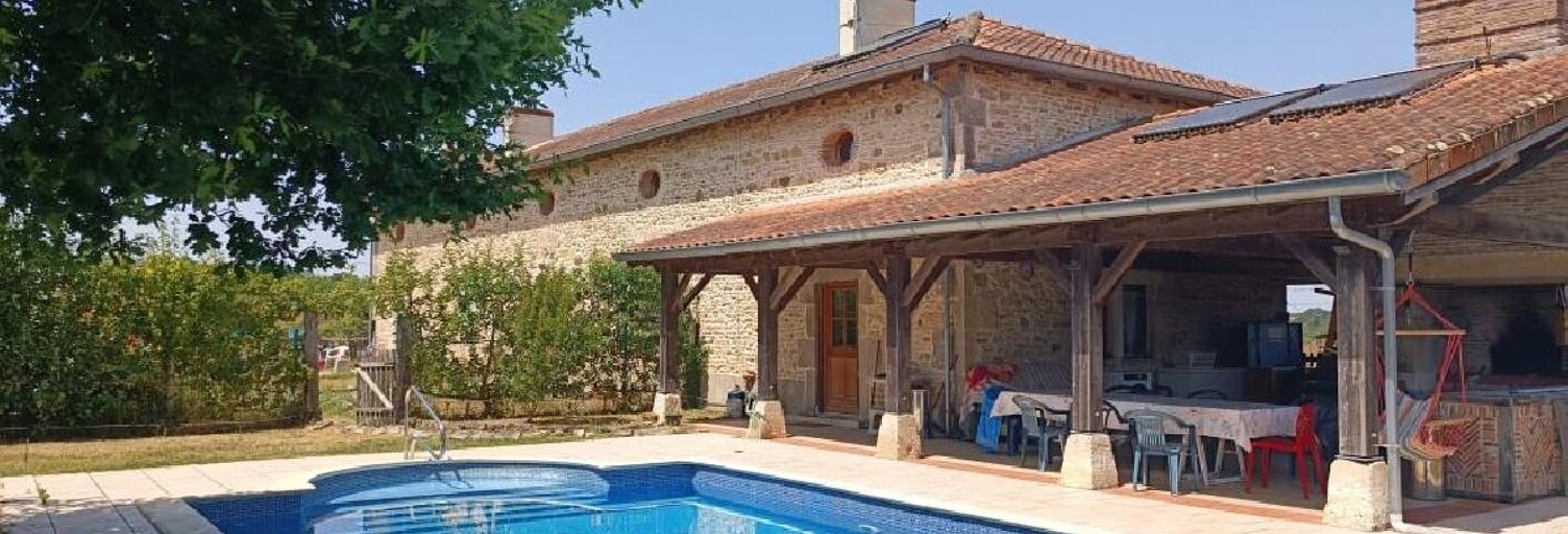 Maison 8 Pièces 240 m² à vendre à Charroux (86250)