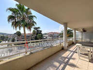 À vendre - Appartement 3 pièces de 65 m² - Centre-ville de Cag — photo 2
