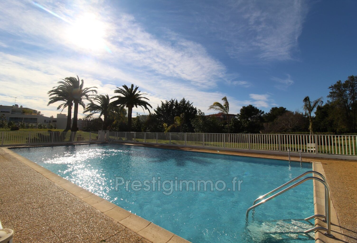 ANTIBES, LES COMBES, EDEN PARK, TENNIS PISCINE et PARC, beau e — photo 1