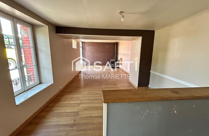 Maison de caractère de 195 m² avec 2 000 m² de terrain, proche de l'A84 et de Vire. Beaux volumes, fort potentiel et possibilité d'acquérir un terrain constructible supplémentaire. — photo 5