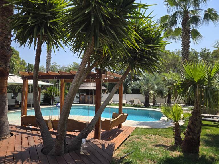 VILLA DE 150 M² – 3 CHAMBRES – PISCINE – JARDIN PAYSAGER DE 1 500 M² — photo 1