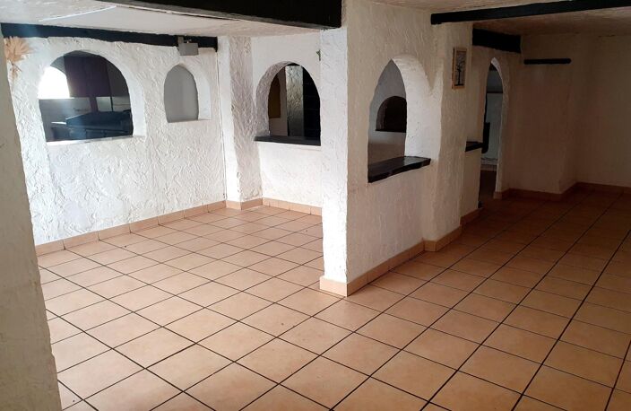 Local commercial — photo 2