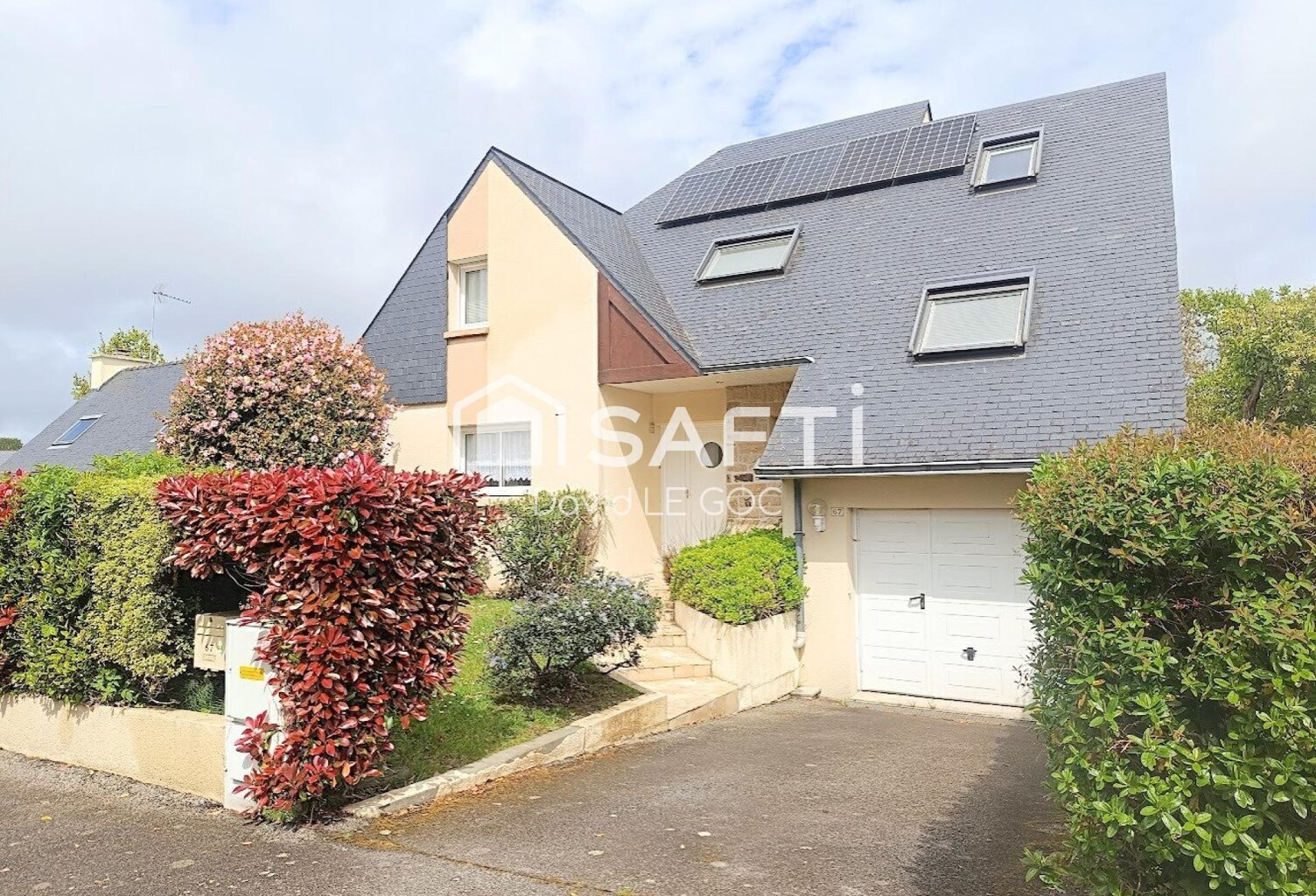 Fouesnant, en impasse, le centre ville à pied, maison d'architecte, 143 m², 4 chambres, deux bureaux, sous-sol enterré, double garage — photo 1