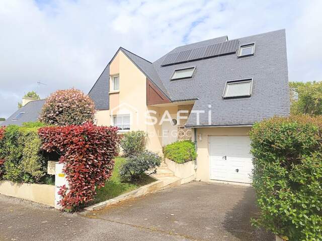 Fouesnant, en impasse, le centre ville à pied, maison d'architecte, 143 m², 4 chambres, deux bureaux, sous-sol enterré, double garage — photo du bien