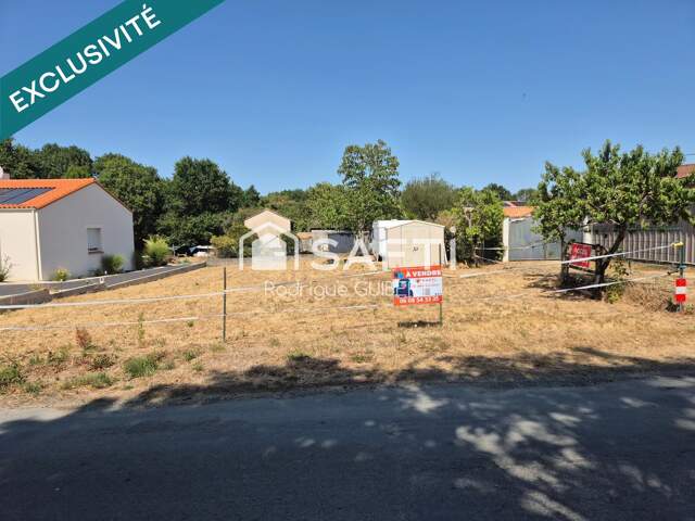 TERRAIN CONSTRUCTIBLE NON VIABILISÉ — photo du bien