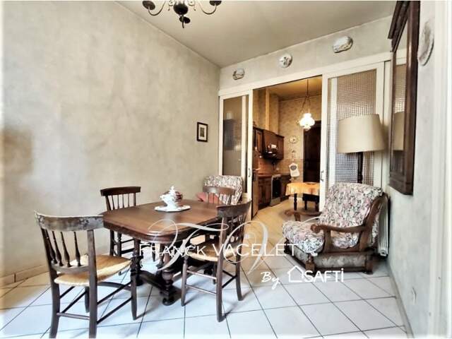 Maison de ville de 165m2 avec garage, courette et grande terrasse — photo du bien