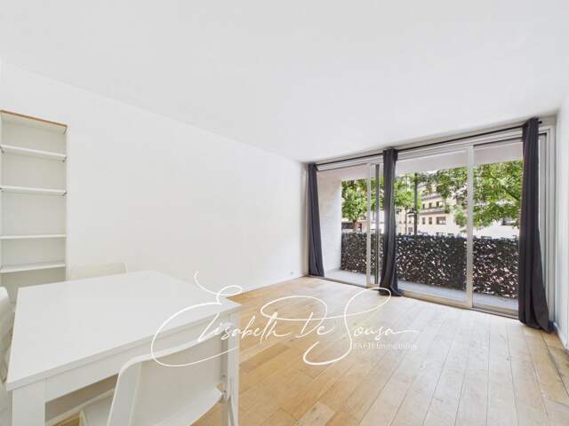 Studio lumineux avec balcon de 8 m² — photo du bien