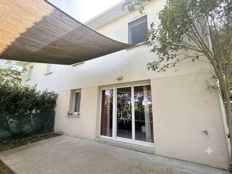 Résidence LE CLOS DE CEDRES - Maison T4 mitoyenne 80 m² avec terrasse, garage, piscine en copropriété et cadre verdoyant — photo 1