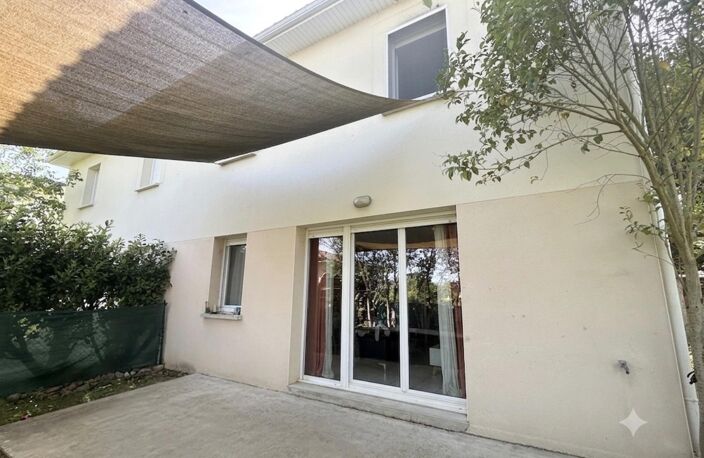 Résidence LE CLOS DE CEDRES - Maison T4 mitoyenne 80 m² avec terrasse, garage, piscine en copropriété et cadre verdoyant — photo 2