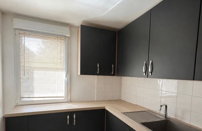 Résidence LE CLOS DE CEDRES - Maison T4 mitoyenne 80 m² avec terrasse, garage, piscine en copropriété et cadre verdoyant — photo 5