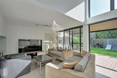 Appartement 5 pièces 592500 €