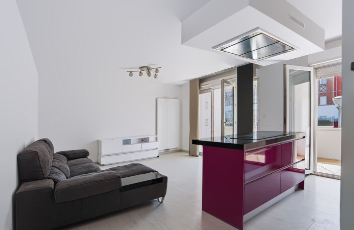 T3 avec grande pièce de vie, loggia et parking — photo 3