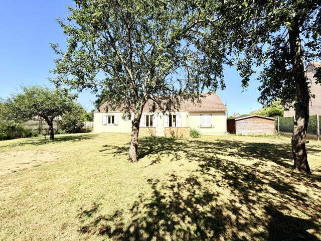 Maison de plain-pied   3 chambres   Terrain clos et arboré d — photo du bien