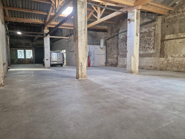 Vend garage / Local de 355m2 à Béziers — photo du bien
