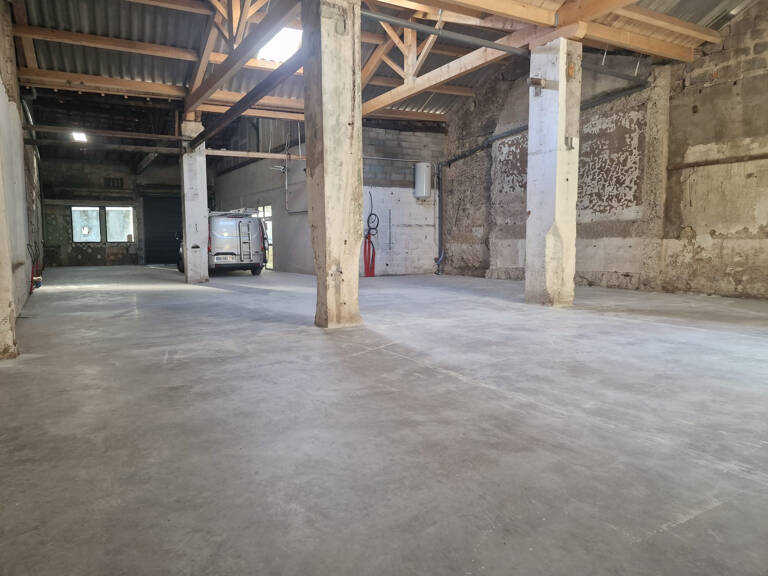 Vend garage / Local de 355m2 à Béziers — photo 1