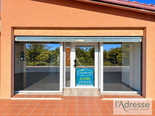 LOCAL COMMERCIALE - OPTICIEN - GRATENTOUR - 91M² - PARKING — photo du bien
