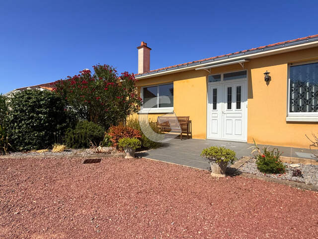 MAISON - 7 PIECES - 130 M² - A VENDRE - SAINT AVAUGOURD DES LANDES — photo du bien