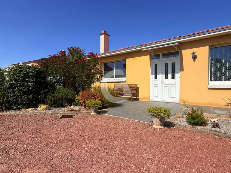 MAISON - 7 PIECES - 130 M² - A VENDRE - SAINT AVAUGOURD DES LANDES — photo 1