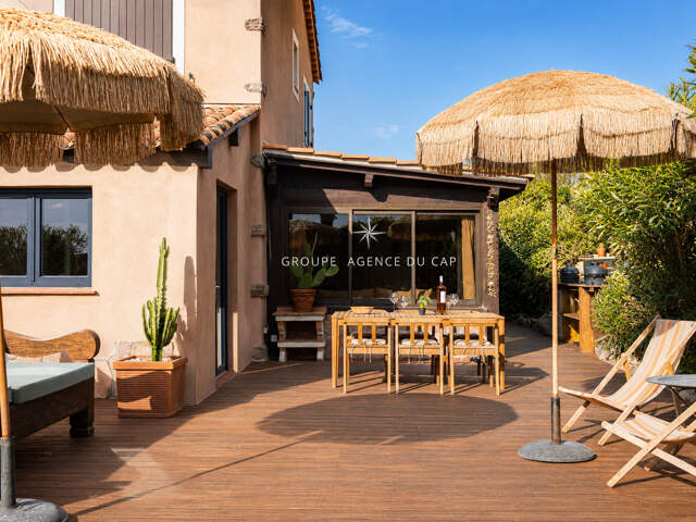 APPARTEMENT EN REZ DE JARDIN EN BORD DE MER DE SAINTE MAXIME — photo du bien
