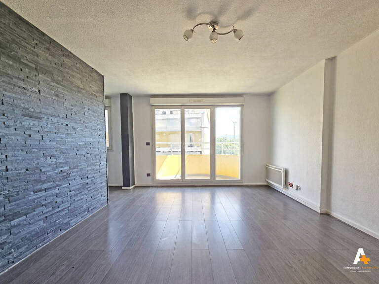 Vente Marseille 13013 - La Rose - Grand type 2 avec balcon et parking — photo 1
