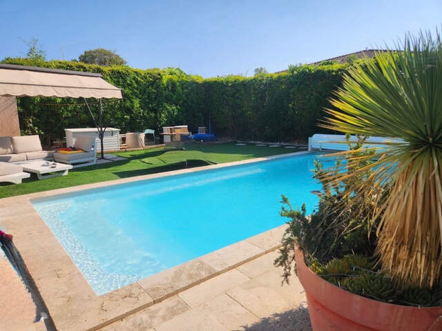 Villa avec piscine à vendre à Saint-Cyr-sur-Mer   3/4 chambres, jardin, au calme, proche du village. — photo du bien