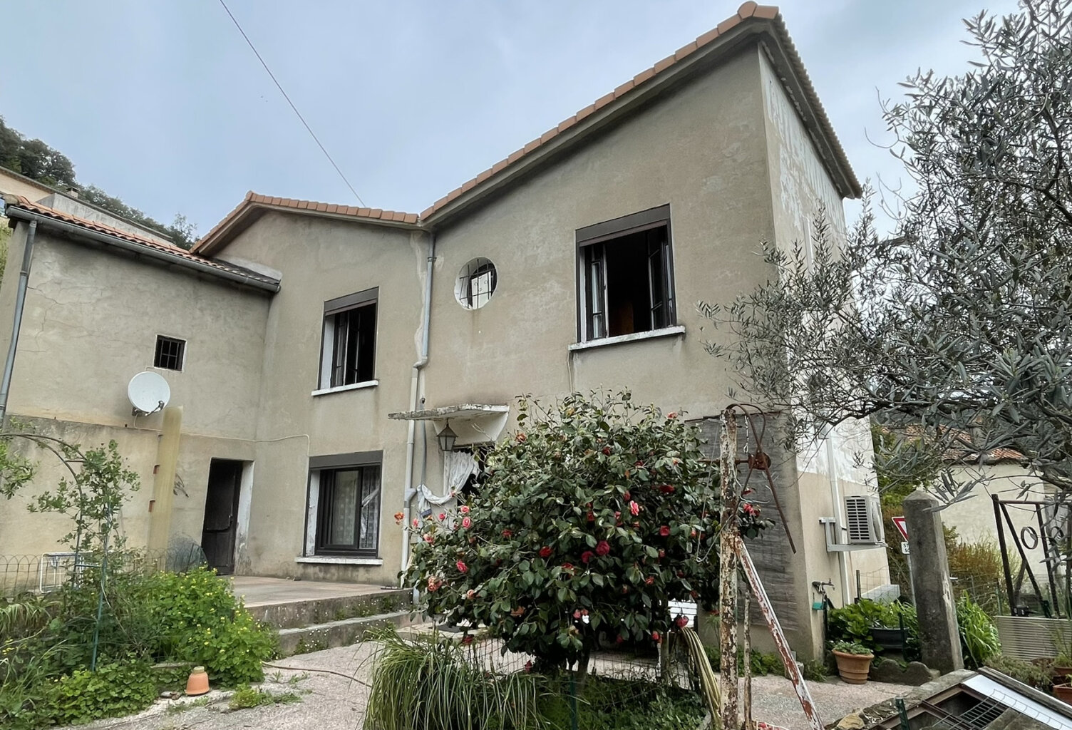 Maison T5 avec garage et jardin — photo 1