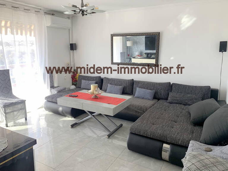 Nice Ouest Grand Arénas 4 pièces en bon état de 76 m2 + terrasse S/O 13 m2 vue ville et mer à 246000 euros — photo 1