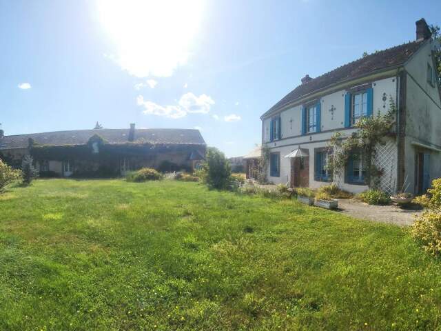 Propriété rare : deux maisons sur environ 9 000 m² — photo du bien
