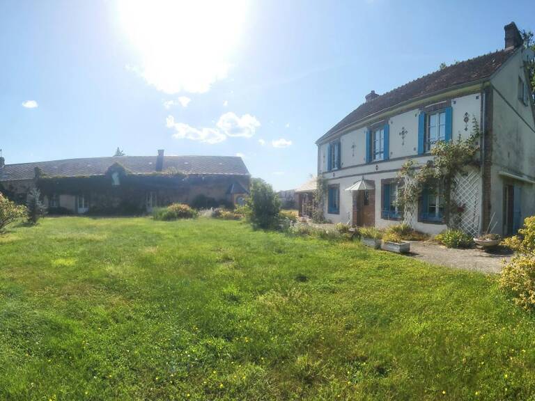 Propriété rare : deux maisons sur environ 9 000 m² — photo 1