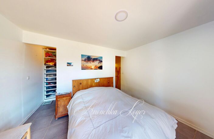 Maison avec terrain, carport, piscine et garage — photo 4