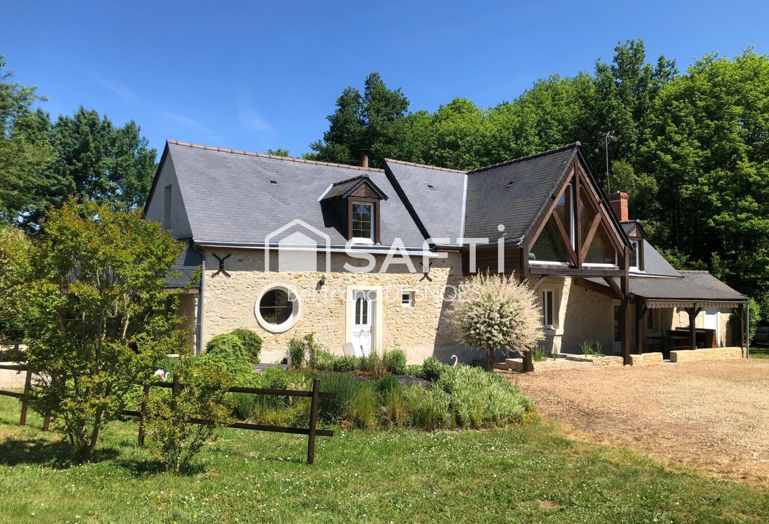 Jolie fermette restaurée dans un cadre magnifique — photo 1