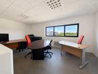 À louer  Local d'activité neuf de 288 m² avec mezzanine aménagée  Blanquefort — photo 3