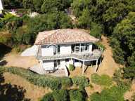 À VENDRE  T3 AU 1er ET DERNIER ÉTAGE D'UNE VILLA AVEC BELLE VUE MER — photo 2