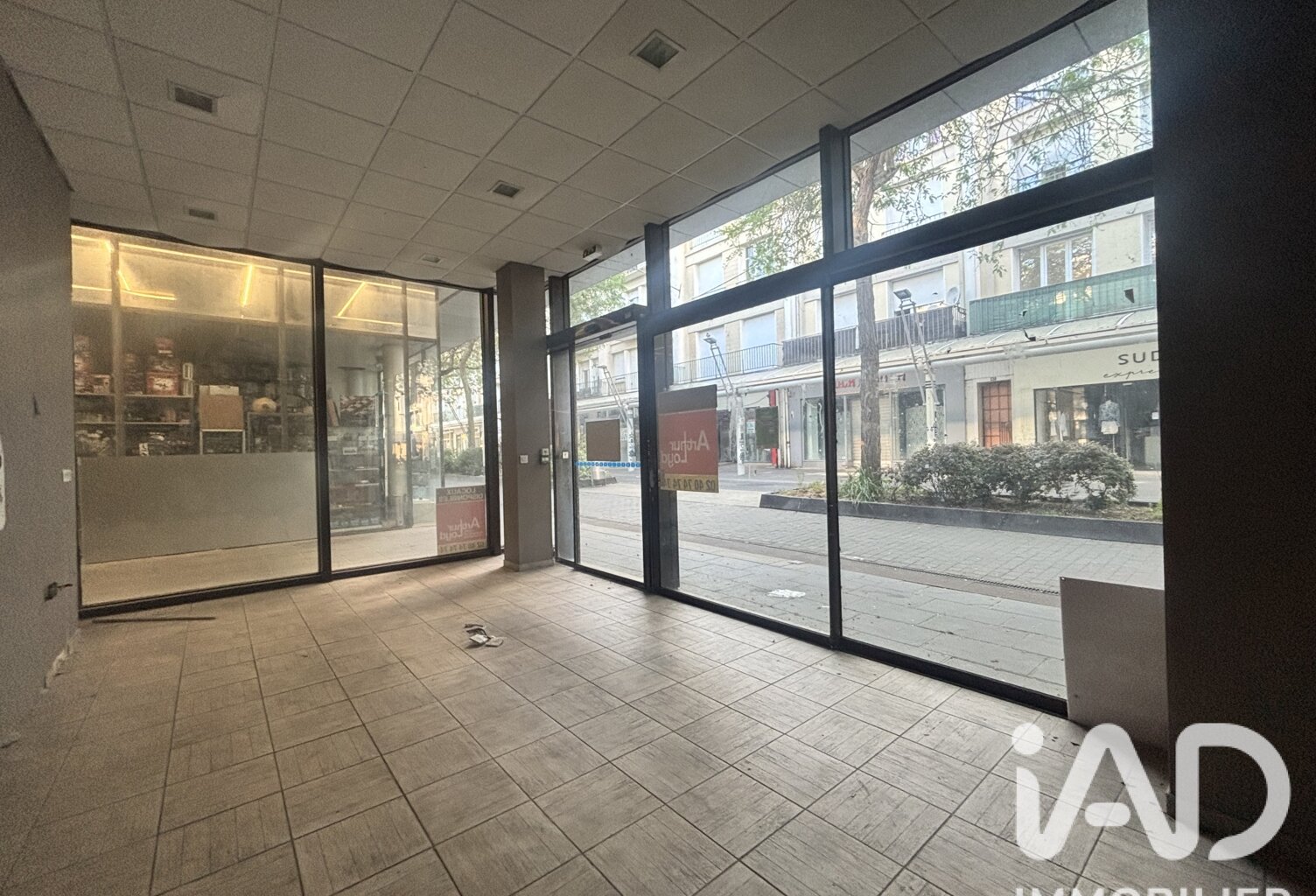 Vente Boutique/Local commercial 139 m&sup2; — photo 1