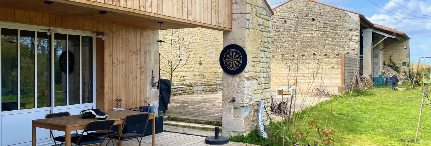 Maison 9 Pièces 336 m² à vendre à Dœuil-sur-le-Mignon (17330)