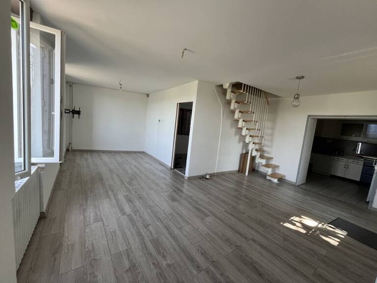 Maison en pierre de 4 pièces principales — photo 1