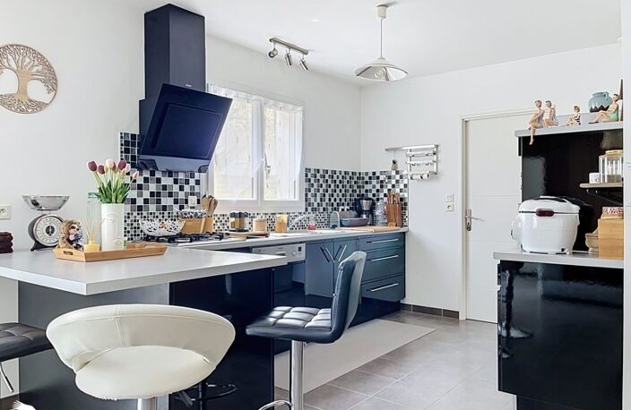 Vente maison 5 pièces 130 m² Saint-Laurent-de-la-Prée (17450) — photo 2